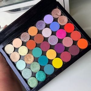 Single Eyeshadows